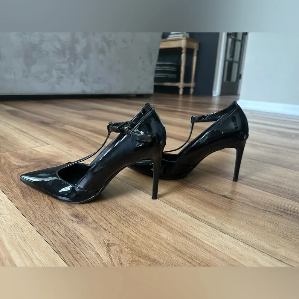 Patent leather T strap pumps - Picture 5 of 6